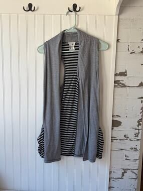 Threads striped black and grey vest with pockets medium